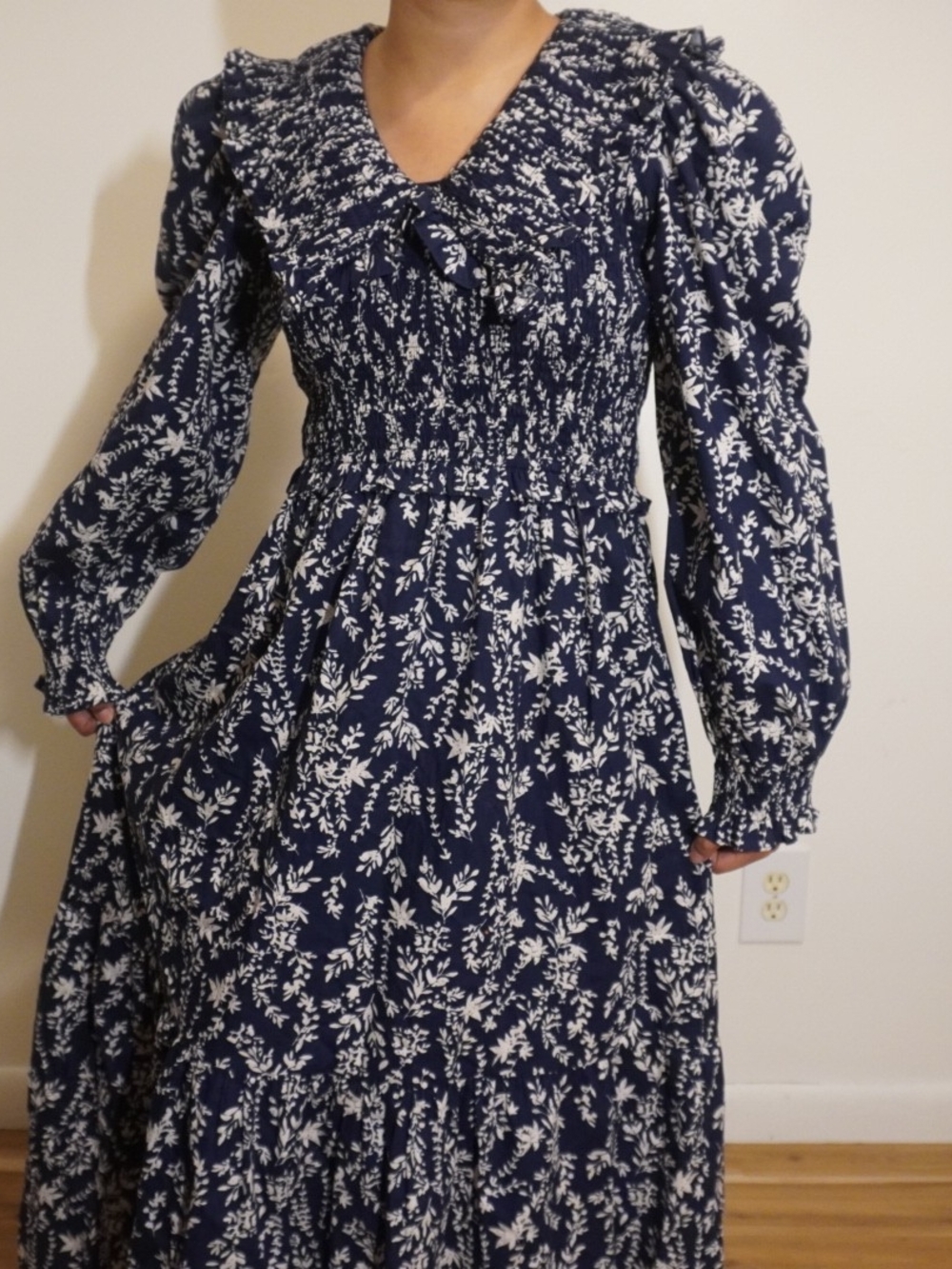 Moon River Navy and White Floral Long Sleeve Maxi Dress Puffed Sleeves Size M
